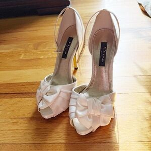 Nina New York - White Peep-Toe Heels with Bow